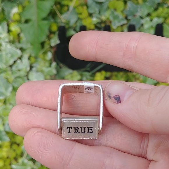 True/False Ring - Picture 3 of 4